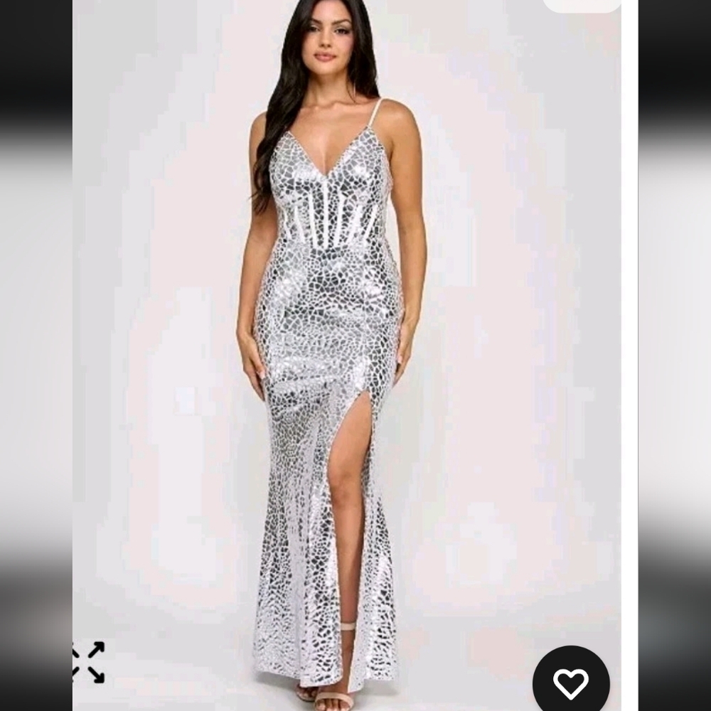 Morgan & Co Juniors' Metallic Print V-Neck Sleeveless Gown Sz 7 Silver Cocktail